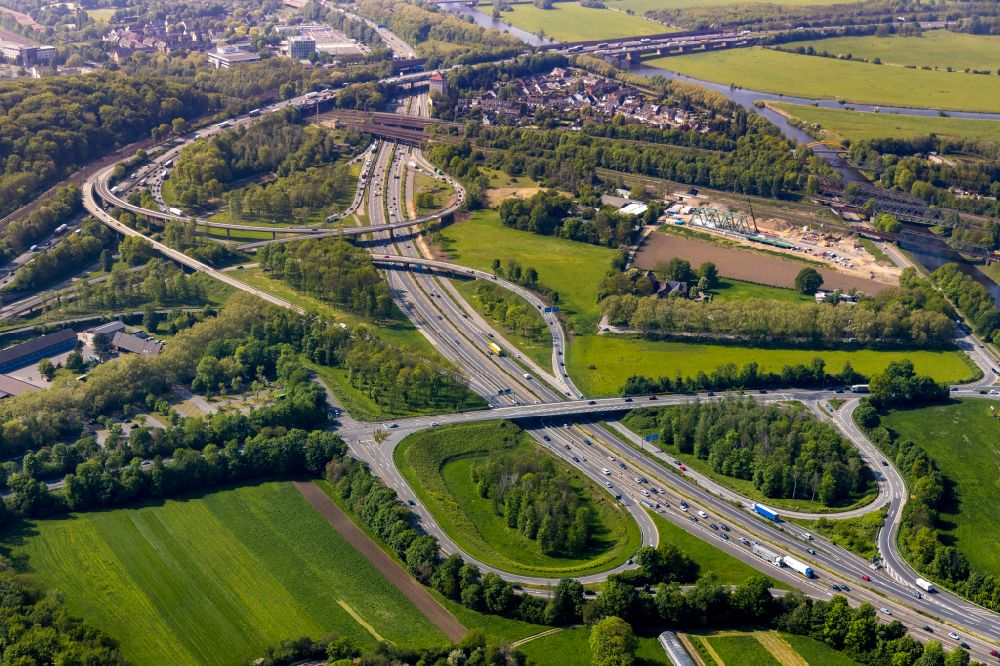 Duisburg from above - Traffic flow at the intersection- motorway A 3 Kaiserberg in Duisburg at Ruhrgebiet in the state North Rhine-Westphalia, Germany