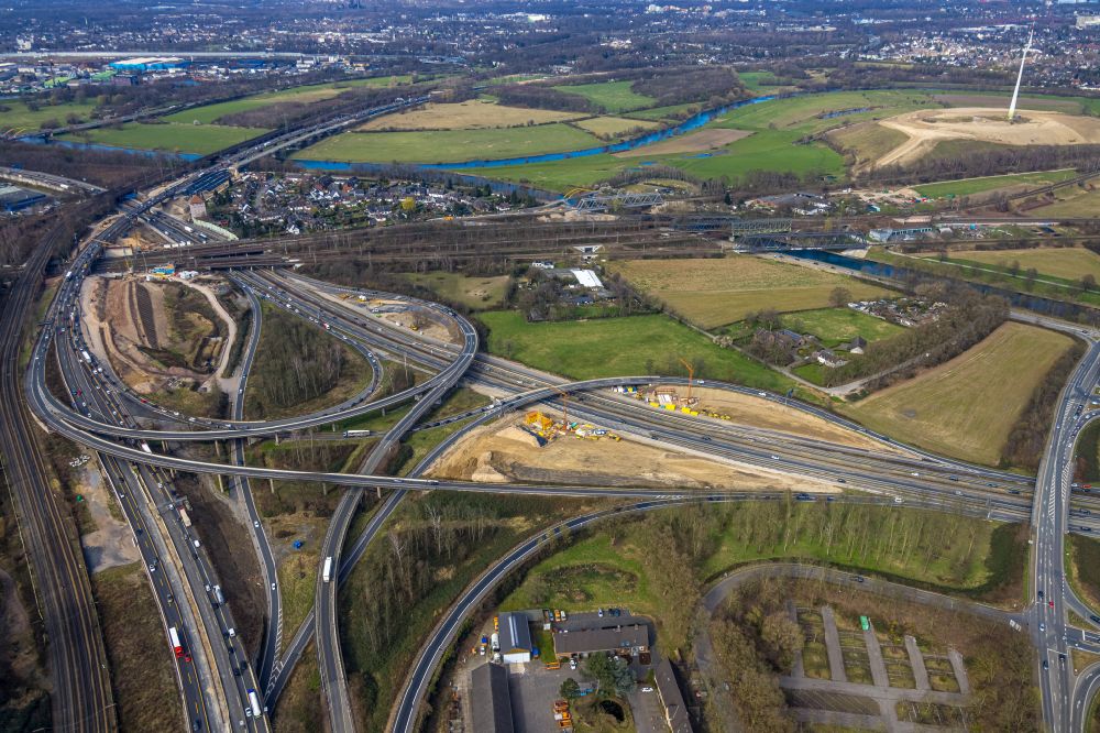Aerial image Duisburg - traffic flow at the intersection- motorway A 3 Kaiserberg in Duisburg at Ruhrgebiet in the state North Rhine-Westphalia, Germany