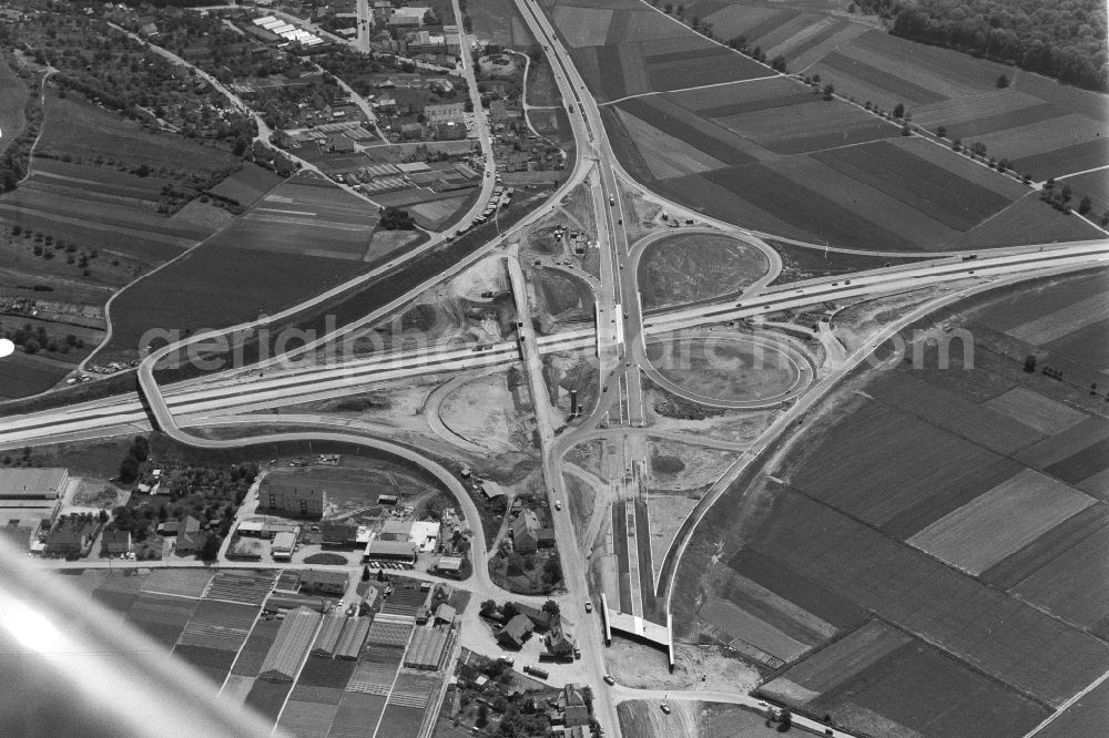 Aerial photograph Korntal-Münchingen - Traffic flow at the intersection- motorway A81 - B10 in form of cloverleaf in Korntal-Muenchingen in the state Baden-Wuerttemberg, Germany
