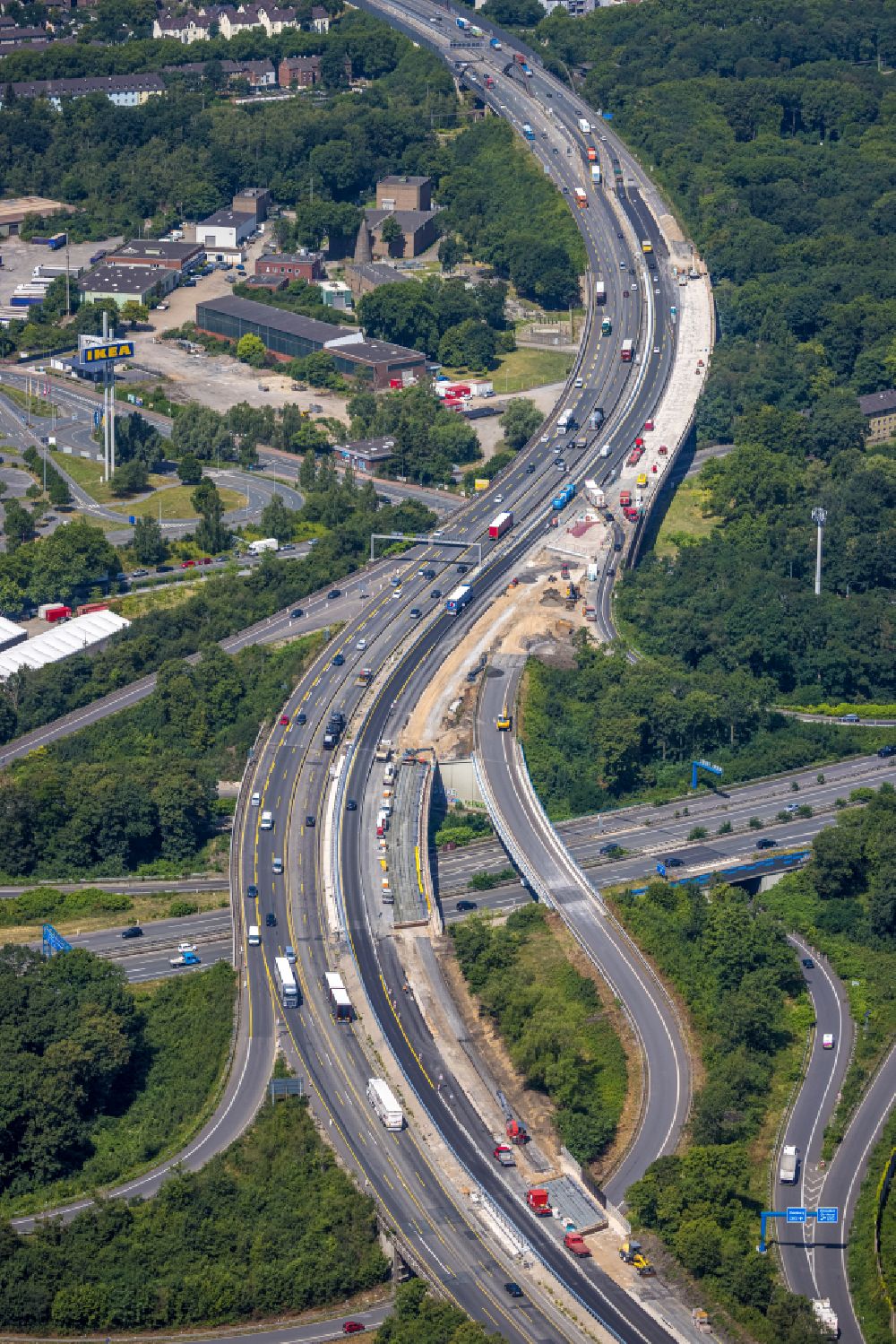 Aerial image Duisburg - Traffic flow at the intersection- motorway A 42 Kreuz Duisburg-Nord in the district Obermeiderich in Duisburg in the state North Rhine-Westphalia, Germany