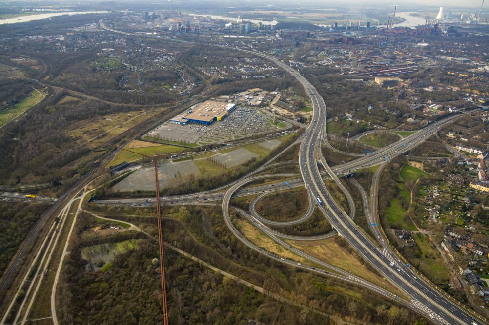 Duisburg from the bird's eye view: Traffic flow at the intersection- motorway A 42 59 Kreuz Duisburg-Nord in the district Obermeiderich in Duisburg in the state North Rhine-Westphalia, Germany