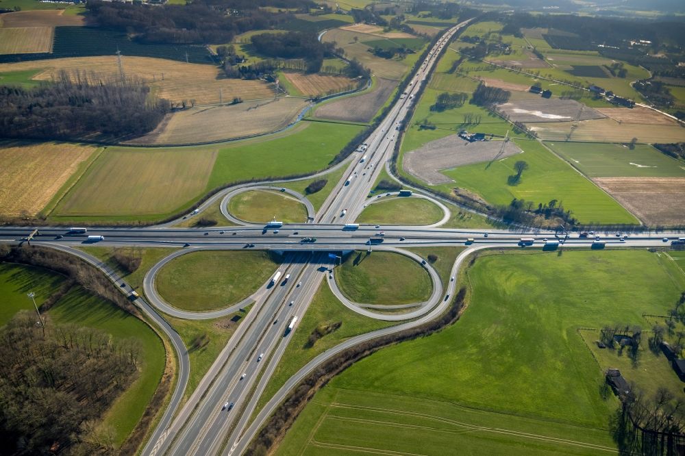 Lotte from the bird's eye view: Traffic flow at the intersection- motorway A30 - A1 Kreuz Lotte/Osnabrueck in form of cloverleaf in Lotte in the state North Rhine-Westphalia, Germany