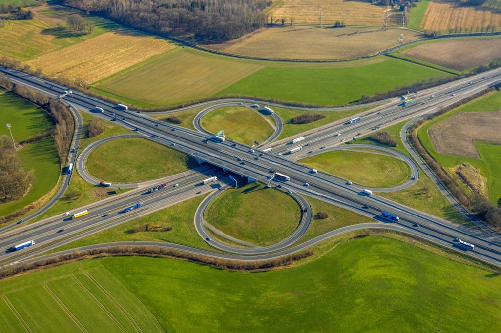 Aerial photograph Lotte - Traffic flow at the intersection- motorway A30 - A1 Kreuz Lotte/Osnabrueck in form of cloverleaf in Lotte in the state North Rhine-Westphalia, Germany