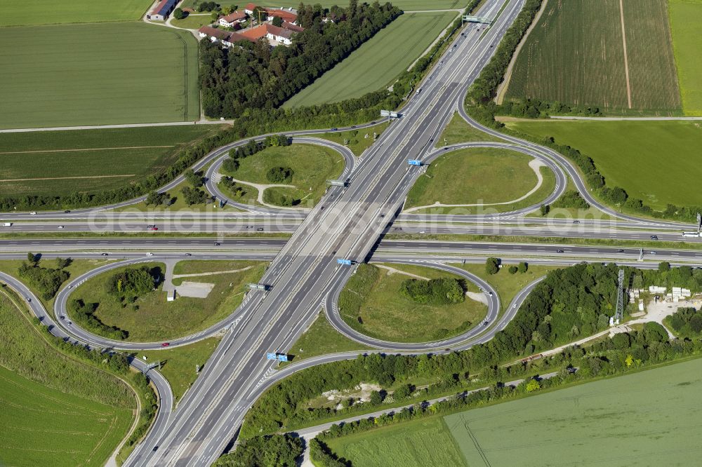 Aerial photograph Heimstetten - Traffic flow at the intersection- motorway A94 - 99 Kreuz Muenchen-Ost in form of cloverleaf in Heimstetten in the state Bavaria, Germany