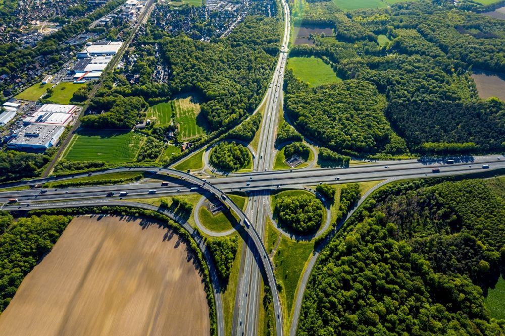 Münster from the bird's eye view: Traffic flow at the intersection- motorway A 43 - A1 Kreuz Muenster-Sued in Muenster in the state North Rhine-Westphalia, Germany
