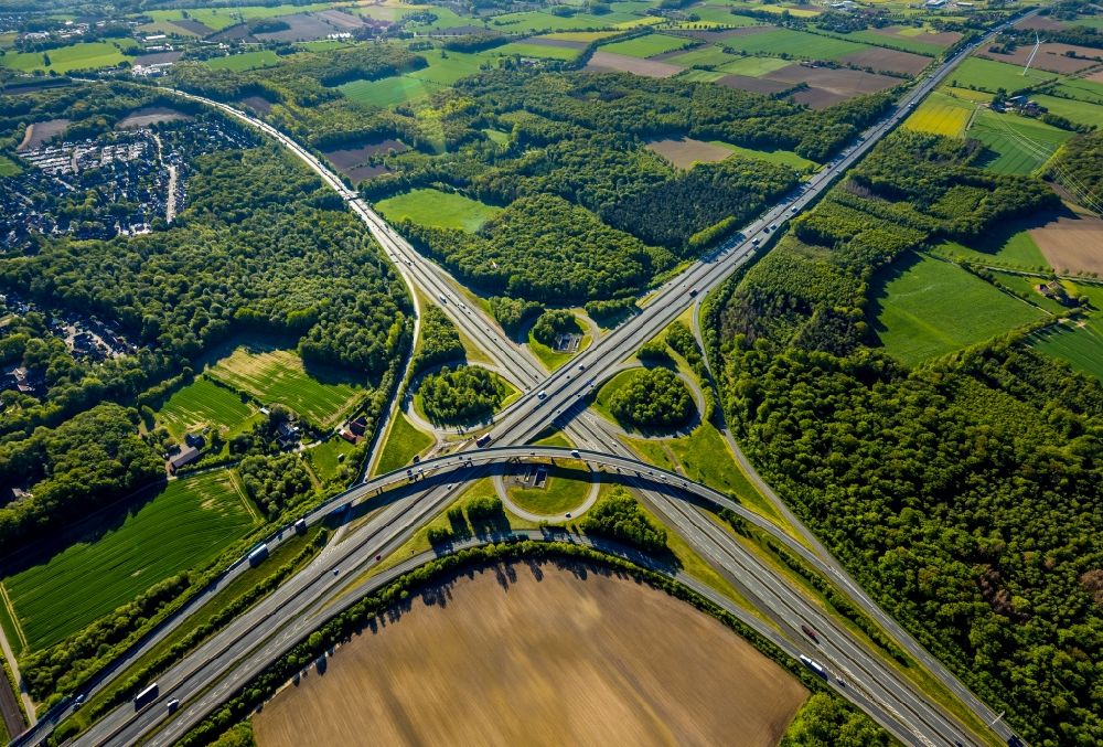 Aerial image Münster - Traffic flow at the intersection- motorway A 43 - A1 Kreuz Muenster-Sued in Muenster in the state North Rhine-Westphalia, Germany