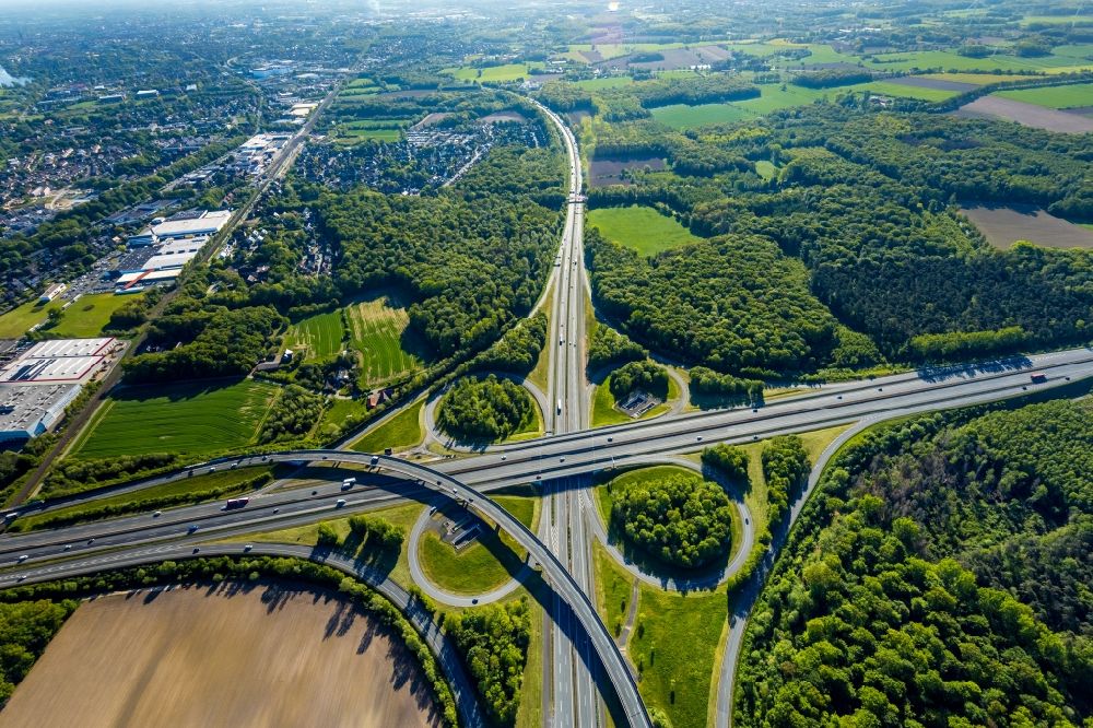 Aerial photograph Münster - Traffic flow at the intersection- motorway A 43 - A1 Kreuz Muenster-Sued in Muenster in the state North Rhine-Westphalia, Germany