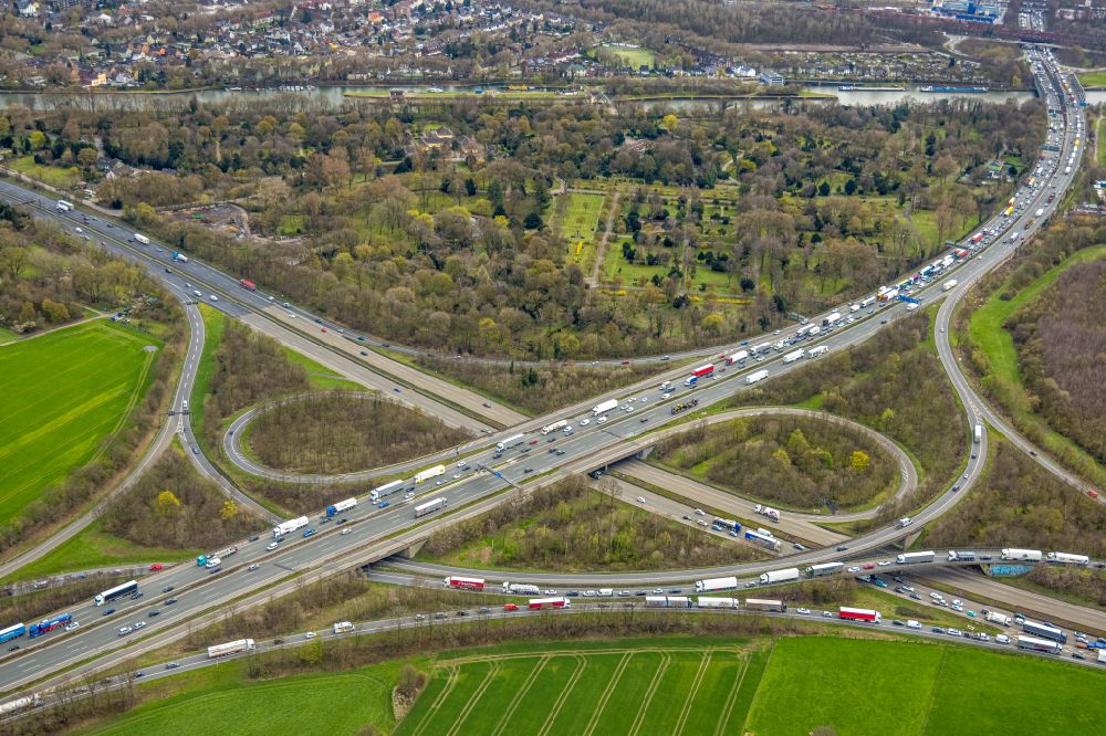 Duisburg from above - Traffic flow at the intersection- motorway A 3 - A42 Oberhausen-West in Duisburg at Ruhrgebiet in the state North Rhine-Westphalia, Germany