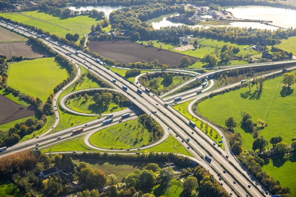 Aerial image Moers - Traffic flow at the intersection- motorway A57 und A42 in Moers in the state North Rhine-Westphalia, Germany