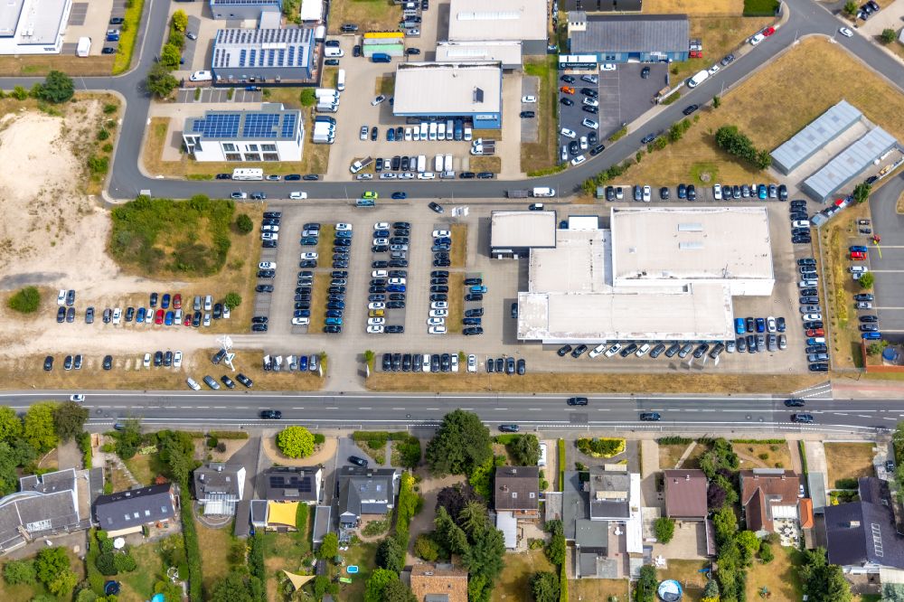 Hamm from the bird's eye view: Car dealership BMW & MINI Autohaus Schmidt and Paluch Exclusive Motors GmbH in Hamm in the state of North Rhine-Westphalia