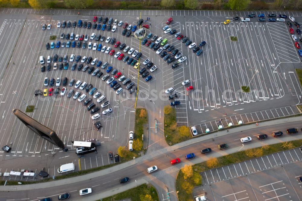 Aerial image Chemnitz - Place of a drive-in cinema and light theater in the parking lot on Wandererstrasse in the district Kappel in Chemnitz in the state Saxony, Germany