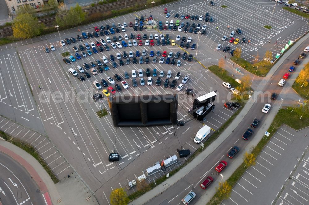 Aerial photograph Chemnitz - Place of a drive-in cinema and light theater in the parking lot on Wandererstrasse in the district Kappel in Chemnitz in the state Saxony, Germany