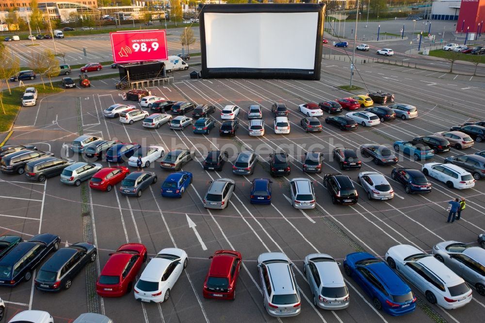 Aerial photograph Chemnitz - Place of a drive-in cinema and light theater in the parking lot on Wandererstrasse in the district Kappel in Chemnitz in the state Saxony, Germany