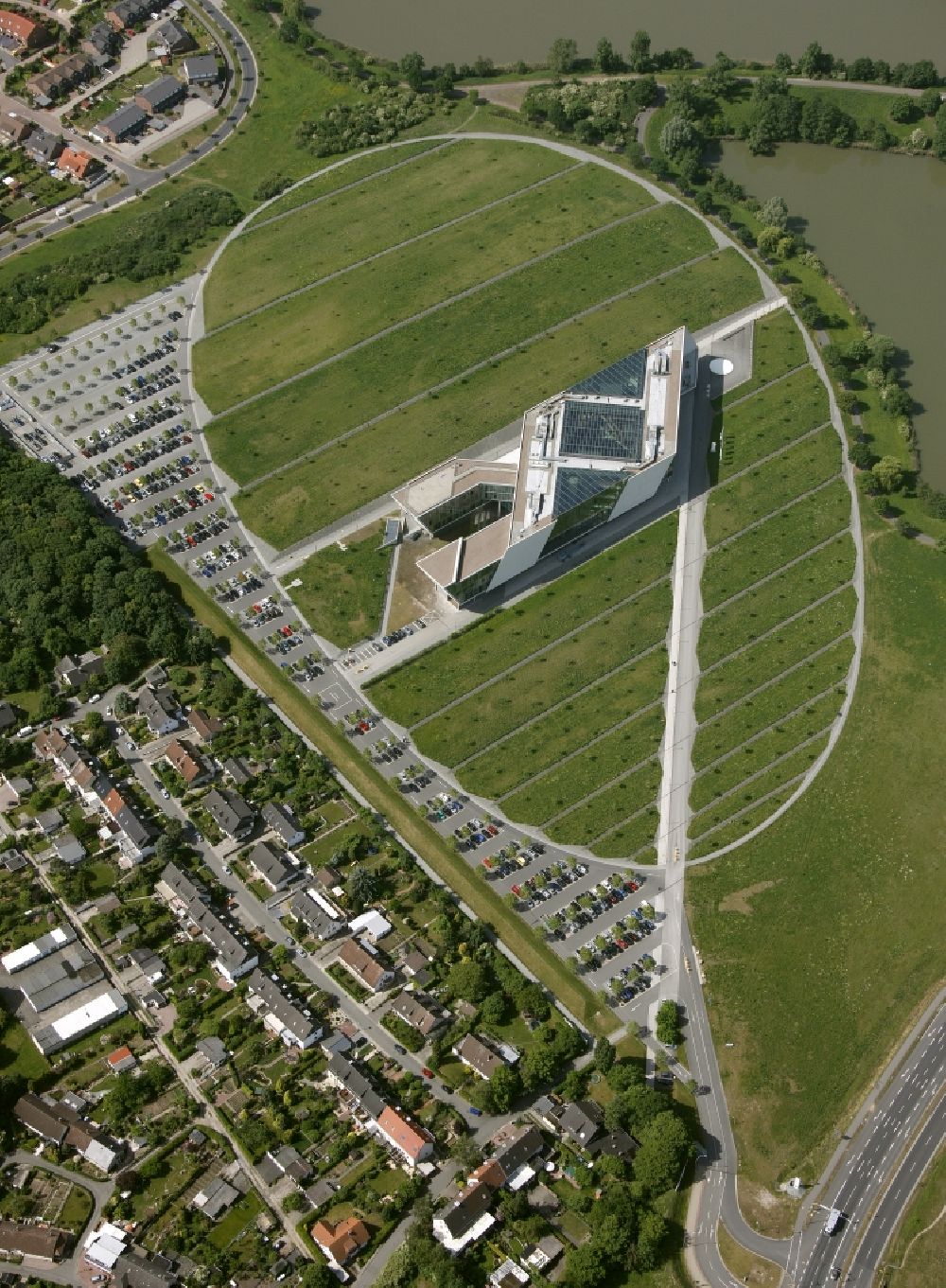 Aerial image Wolfsburg Hageberg - The MobileLifeCampus in the district Hageberg. In the building complex, which was developed and designed by Henn Architekten and opened in 2006, AutoUni and parts of Volkswagen of information technology are housed
