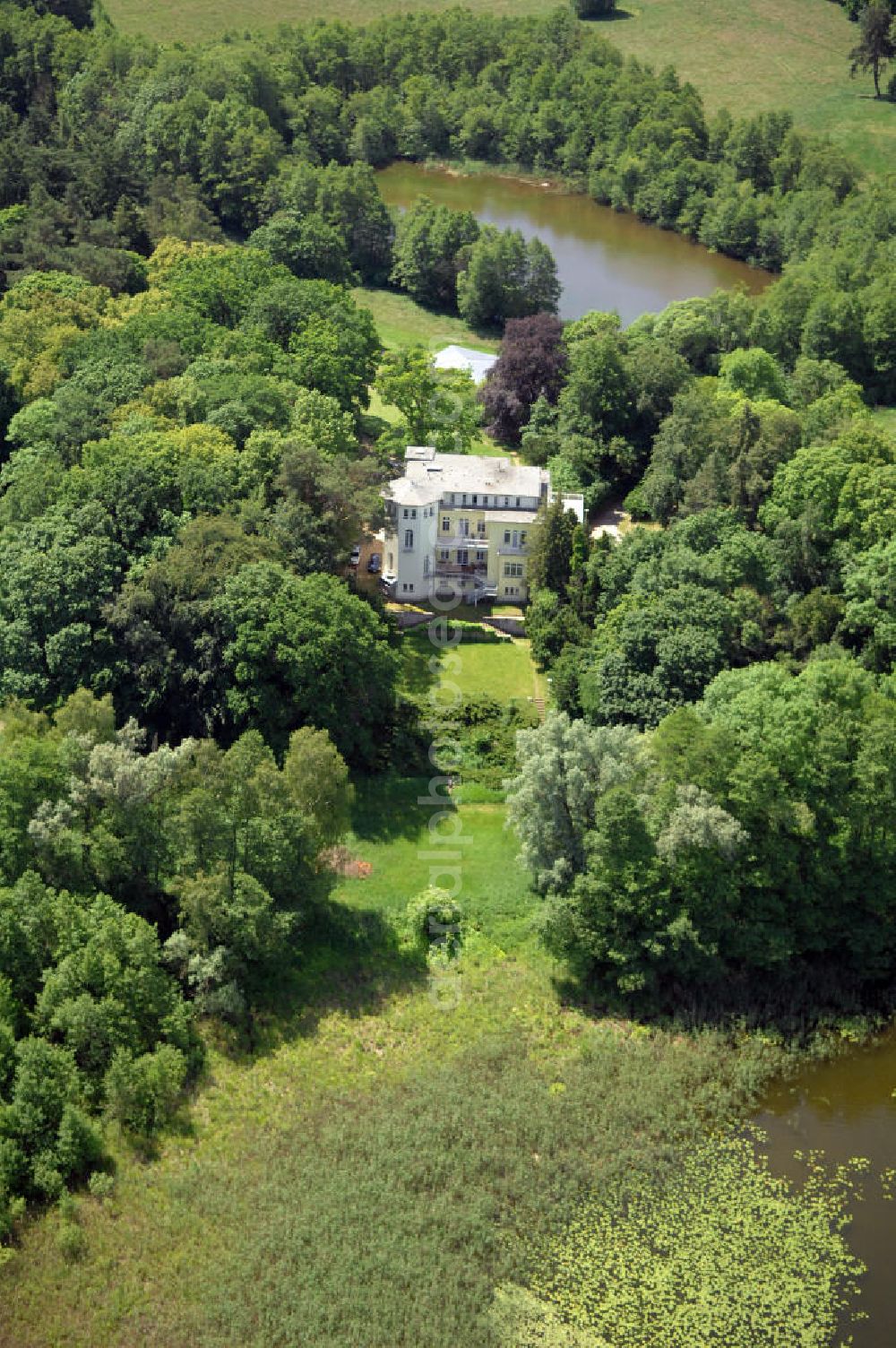 Aerial photograph Dambeck - Blick auf den AWO SANO Familienferienpark in Dambeck am Müritz-Nationalpark. Anschrift: Dambeck 2 in 17237 Kratzeburg - Dambeck;