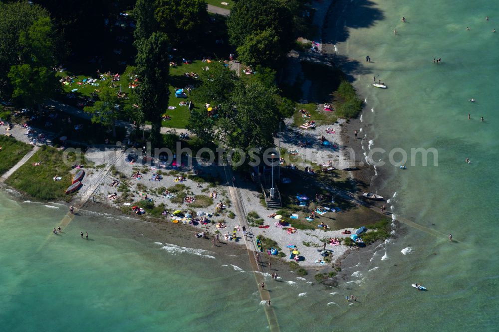 Aerial image Konstanz - Bathers look to cool off in summer on the banks of the lake Lake Constance on street Wendelgardweg in the district Staad in Konstanz at Bodensee in the state Baden-Wuerttemberg, Germany