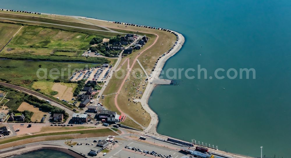 Aerial image Dagebüll - Bathers look to cool off in summer on the banks of the lake on street Am Badedeich in Dagebuell North Friesland in the state Schleswig-Holstein, Germany