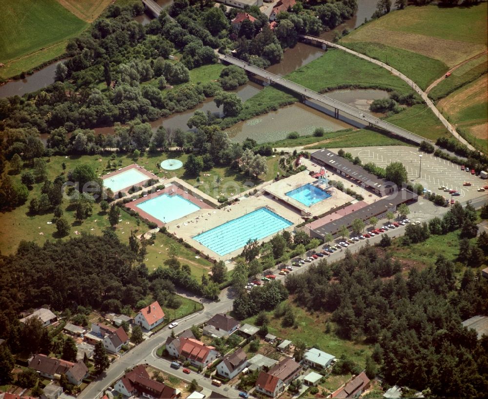 Erlangen from the bird's eye view: Bathers on the lawn by the pool of the swimming pool Westbad Erlangen in Erlangen in the state Bavaria, Germany