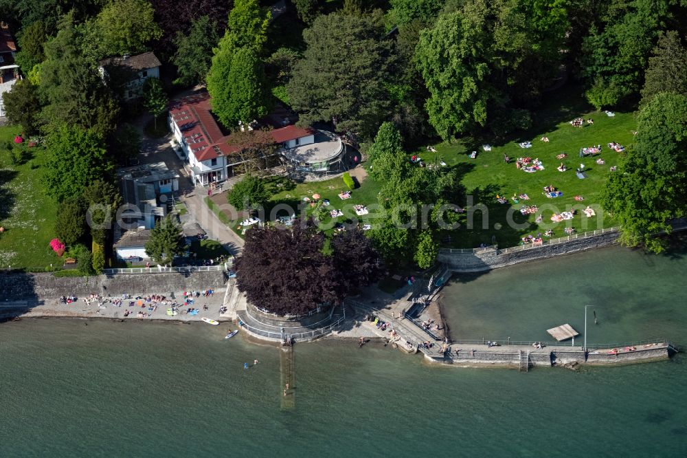 Aerial photograph Bad Schachen - Bathers look to cool off in summer on the banks of the lake Lake Constance in Bad Schachen at Bodensee in the state Bavaria, Germany