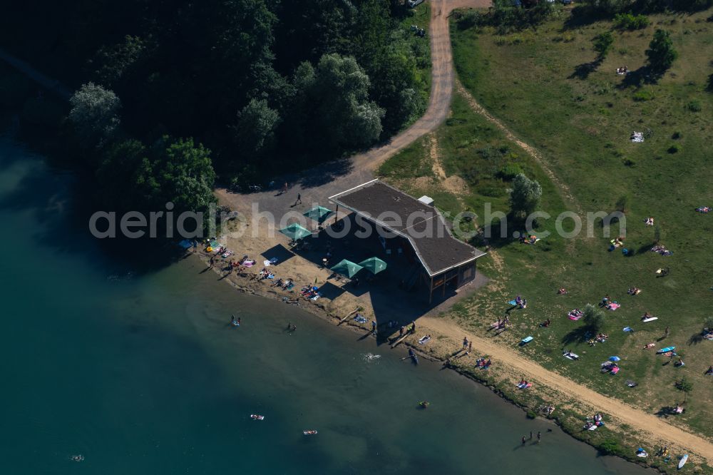 Opfingen from above - Bathers on the beach and on the shore areas of the lake Opfinger See in Opfingen in the state Baden-Wuerttemberg, Germany