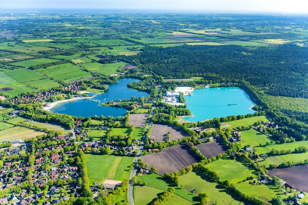 Aurich from the bird's eye view: Lake shore and overburden areas of the quarry lake and gravel open pit Badesee in Aurich in the state Lower Saxony, Germany