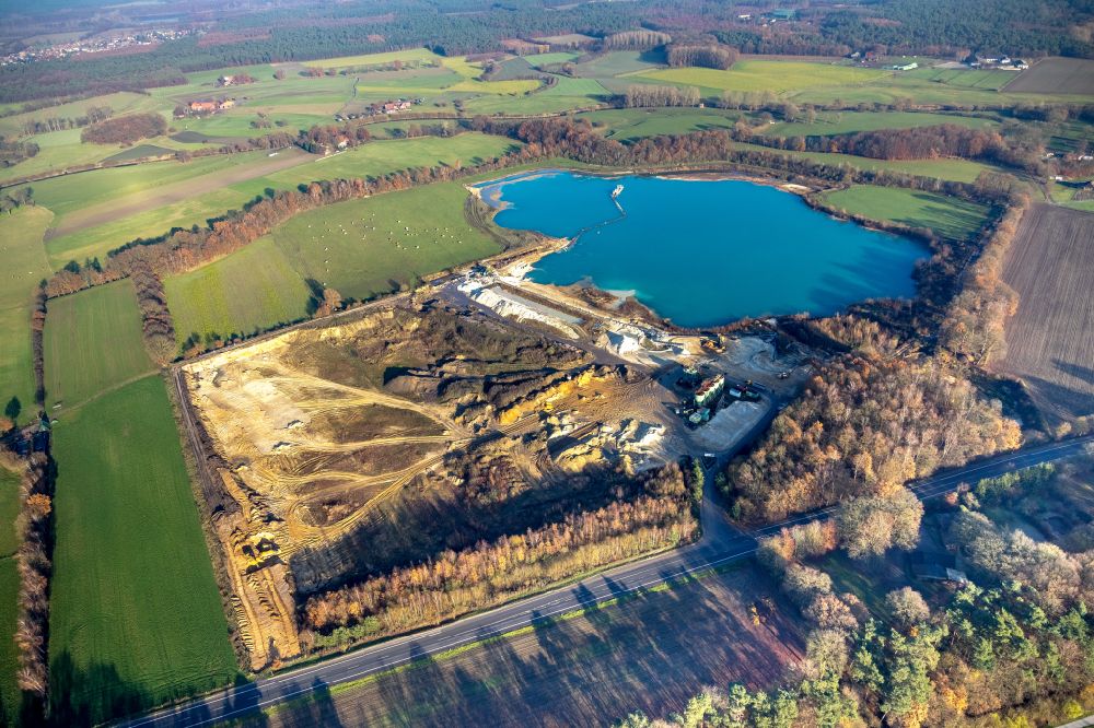 Datteln from the bird's eye view: Lake shore and overburden areas of the quarry lake and gravel open pit on street Ahsener Strasse in Datteln at Ruhrgebiet in the state North Rhine-Westphalia, Germany