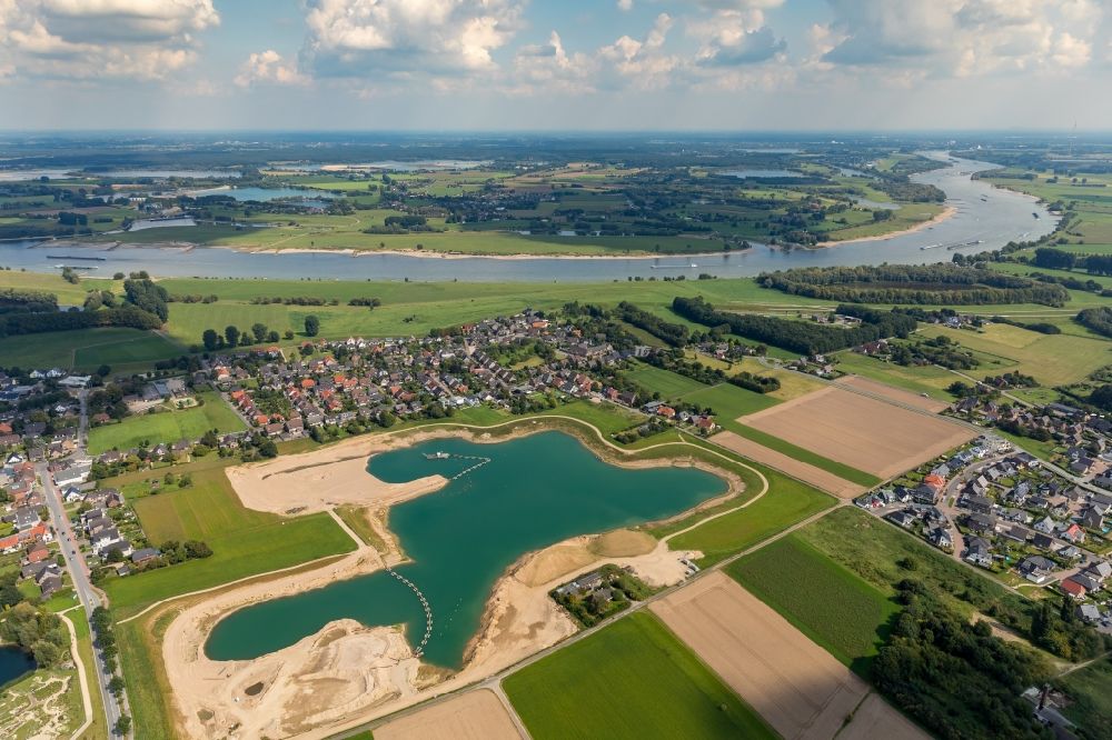 Xanten from above - Lake shore and overburden areas of the quarry lake and gravel open pit on Dornbuschweg - Moelleweg in the district Luettingen in Xanten in the state North Rhine-Westphalia, Germany