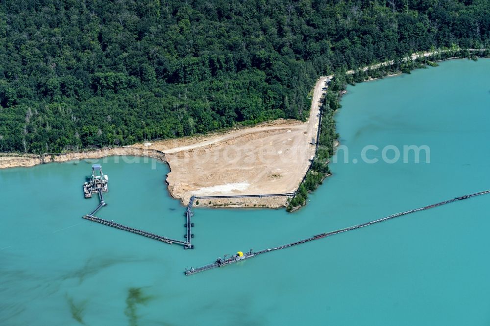 Aerial photograph Malsch - Lake shore and overburden areas of the quarry lake and gravel open pit Kiesgrube Malsch bei Karlsruhe in Malsch in the state Baden-Wuerttemberg, Germany