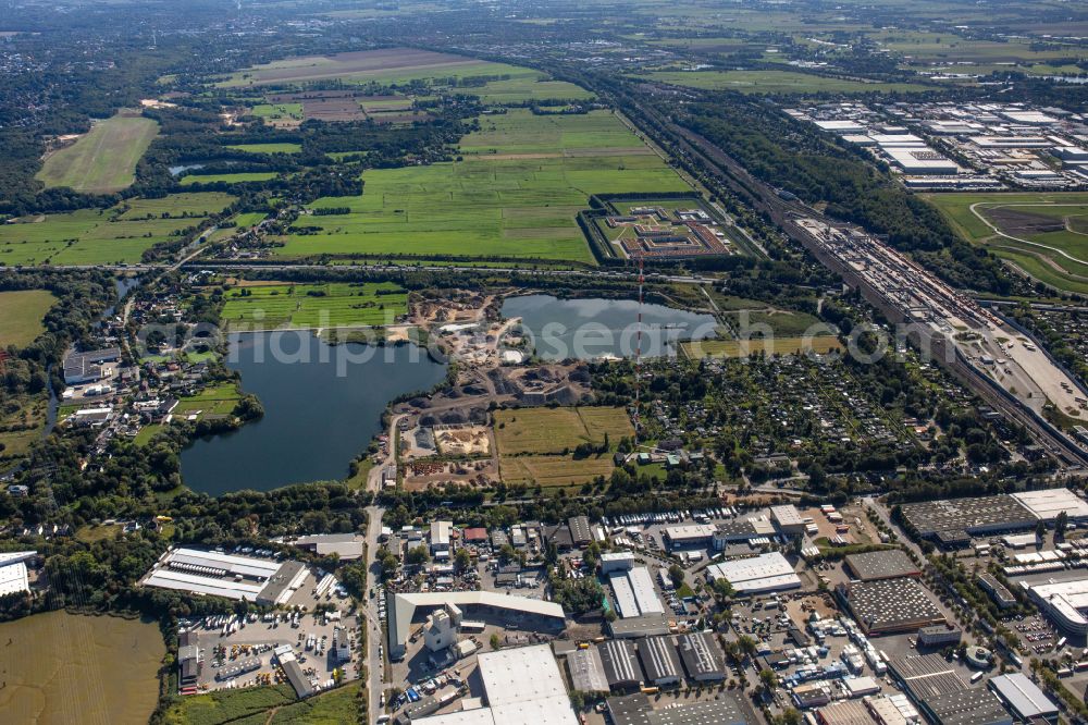 Aerial image Hamburg - Lake shore and overburden areas of the quarry lake and gravel open pit of RBS Kiesgewinnung GmbH & Co. KG in the district Billbrook in Hamburg, Germany