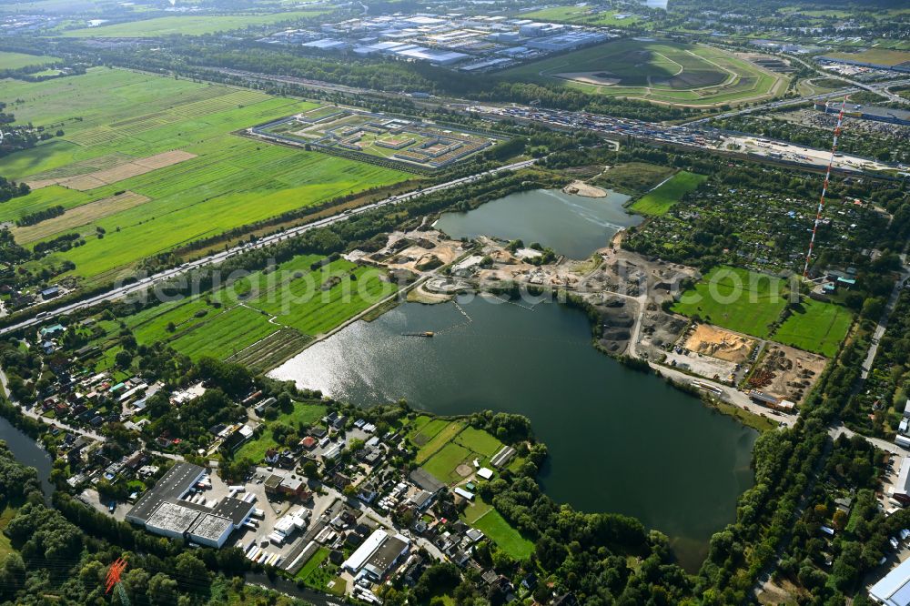 Aerial image Hamburg - Lake shore and overburden areas of the quarry lake and gravel open pit of RBS Kiesgewinnung GmbH & Co. KG in the district Billbrook in Hamburg, Germany