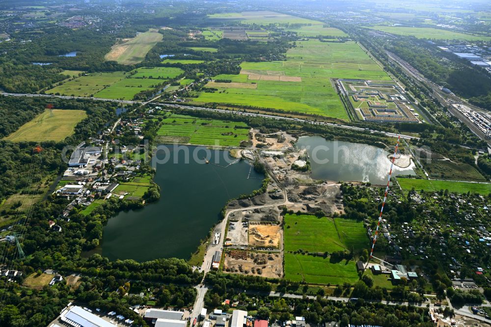 Hamburg from above - Lake shore and overburden areas of the quarry lake and gravel open pit of RBS Kiesgewinnung GmbH & Co. KG in the district Billbrook in Hamburg, Germany
