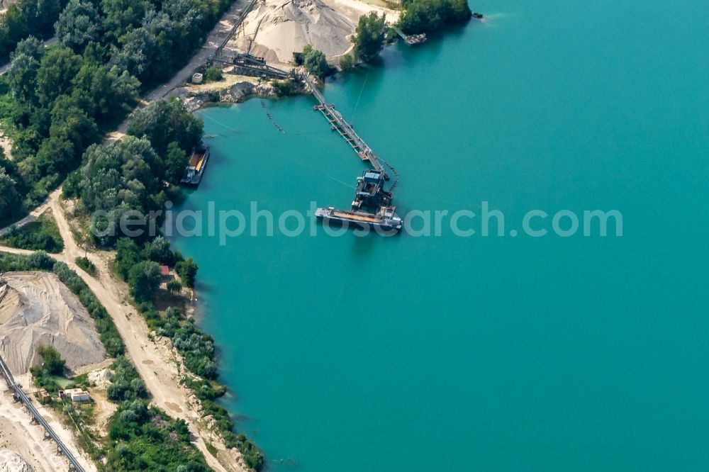 Aerial photograph Schwanau - Lake shore and overburden areas of the quarry lake and gravel open pit of Vogel-Bau GmbH in Schwanau in the state Baden-Wuerttemberg, Germany