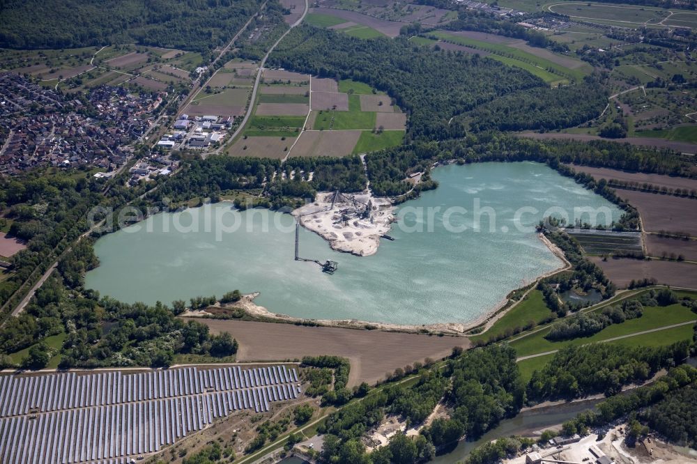 Aerial photograph Wintersdorf - Lake shore and overburden areas of the quarry lake and gravel open pit in Wintersdorf in the state Baden-Wuerttemberg, Germany