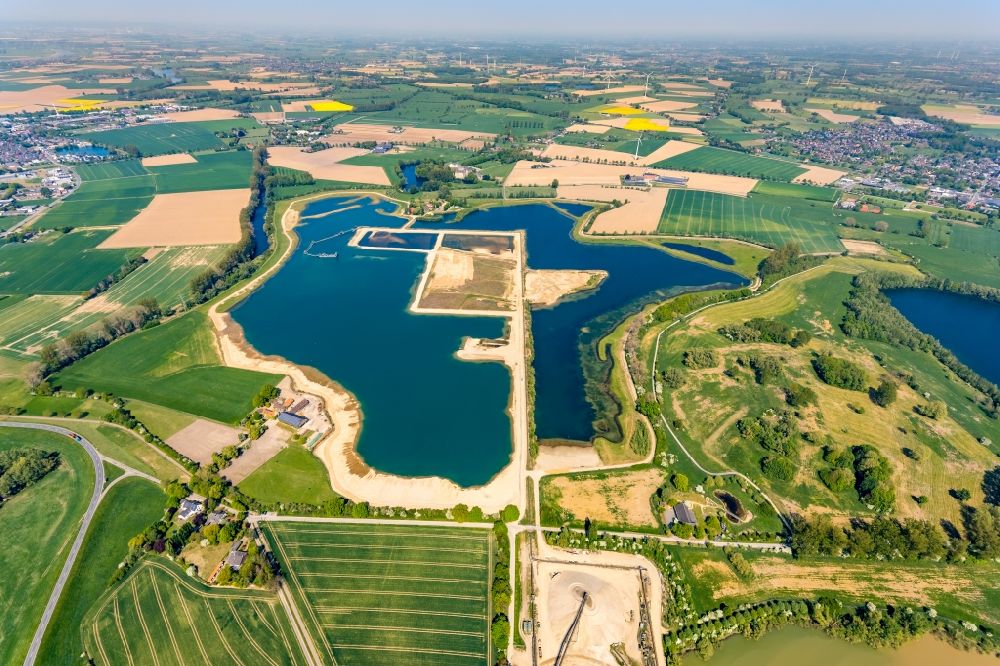 Aerial photograph Bergswick - Excavated lakes, Aspeler Meer lake region and nature protection area in Bergswick in the state of North Rhine-Westphalia