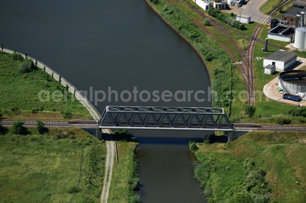 Aerial photograph Genthin - Railway bridge across the Elbe-Havel-Canal in the Northeast of Genthin in the state of Saxony-Anhalt