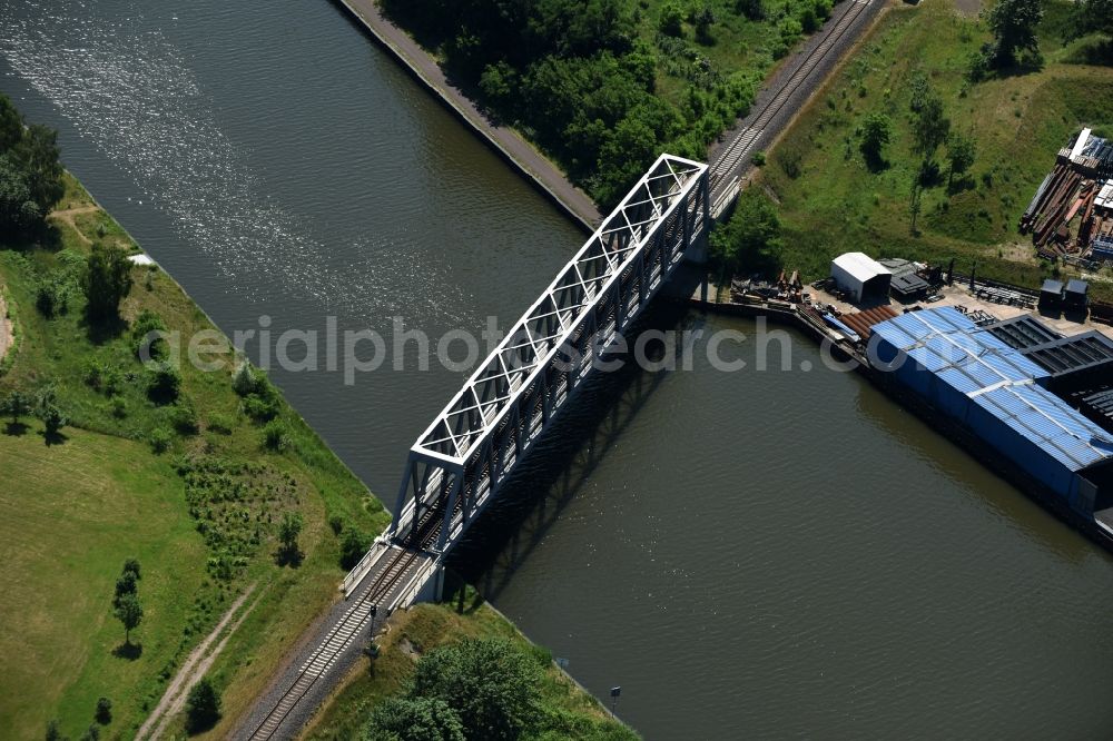 Aerial photograph Genthin - Railway bridge across the Elbe-Havel-Canal in the Northeast of Genthin in the state of Saxony-Anhalt
