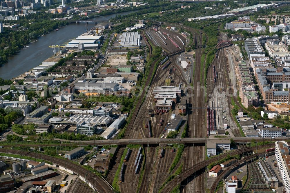 Aerial image Frankfurt am Main - Railway depot and repair shop for maintenance and repair of trains of passenger transport of the series in the district Gutleutviertel in Frankfurt in the state Hessen, Germany