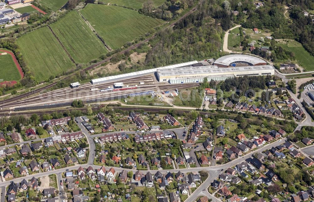 Aerial photograph Husum - Railway depot and repair shop of trains of the personal transport in the district of Roedemis in Husum in the federal state Schleswig-Holstein