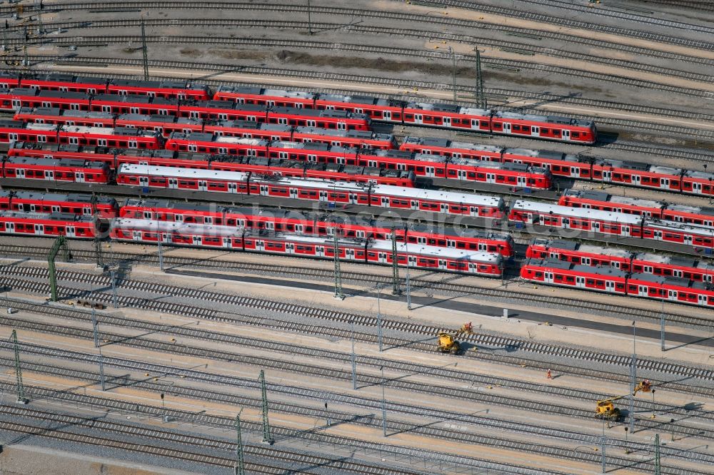 München from the bird's eye view: Railway depot and repair shop, maintenance and repair of trains for passenger transport of the series of the Deutsche Bahn in the district of Bogenhausen in Munich in the state Bavaria, Germany