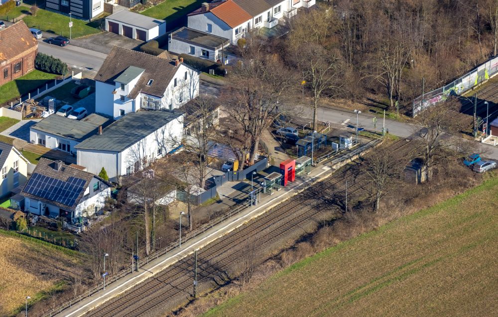 Lünern from the bird's eye view: Train station of the Deutsche Bahn on Luenner Bahnhofstrasse in Luenern in the Ruhr area in the state of North Rhine-Westphalia, Germany