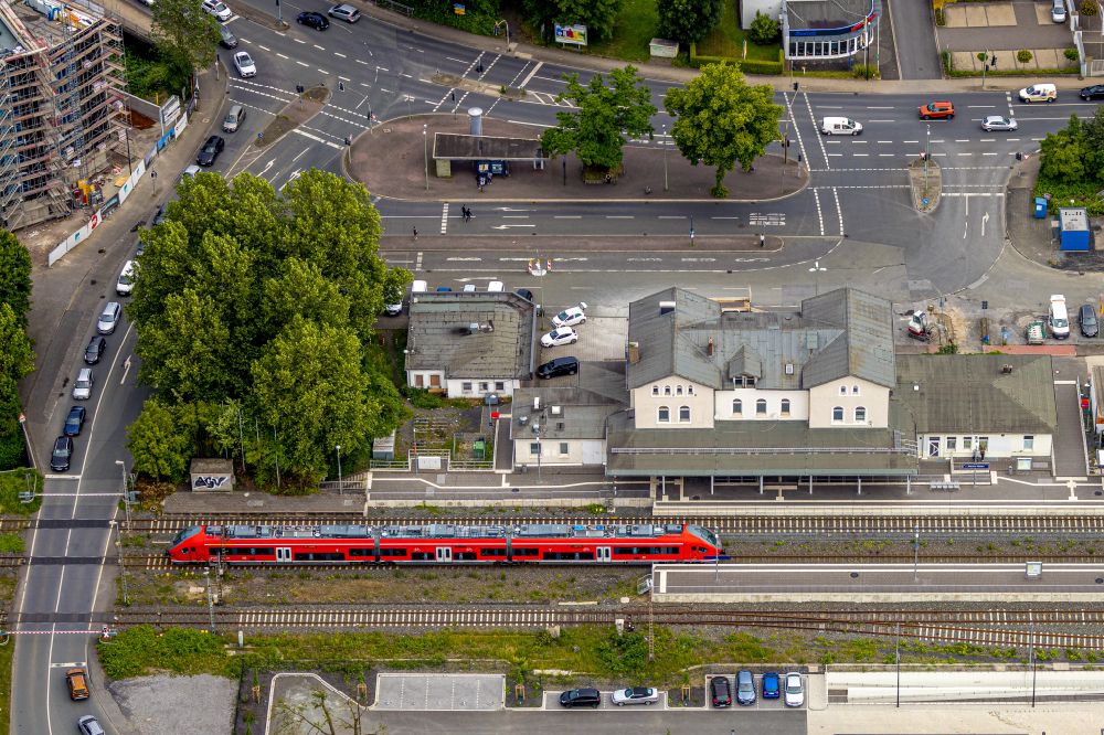 Aerial photograph Arnsberg - Train station at the Deutsche Bahn station Neheim-Huesten in Arnsberg in the Sauerland in the state of North Rhine-Westphalia, Germany