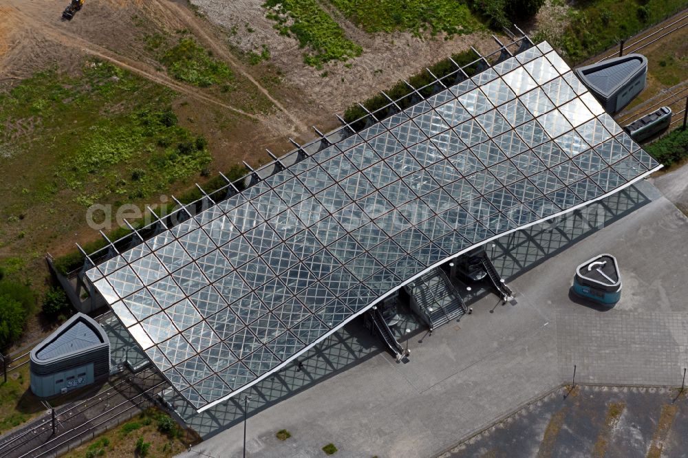 Aerial photograph Hannover - Station building and track systems of the S-Bahn station Hannover Messe/Ost (EXPO-Plaza) in the district Bemerode in Hannover in the state Lower Saxony, Germany