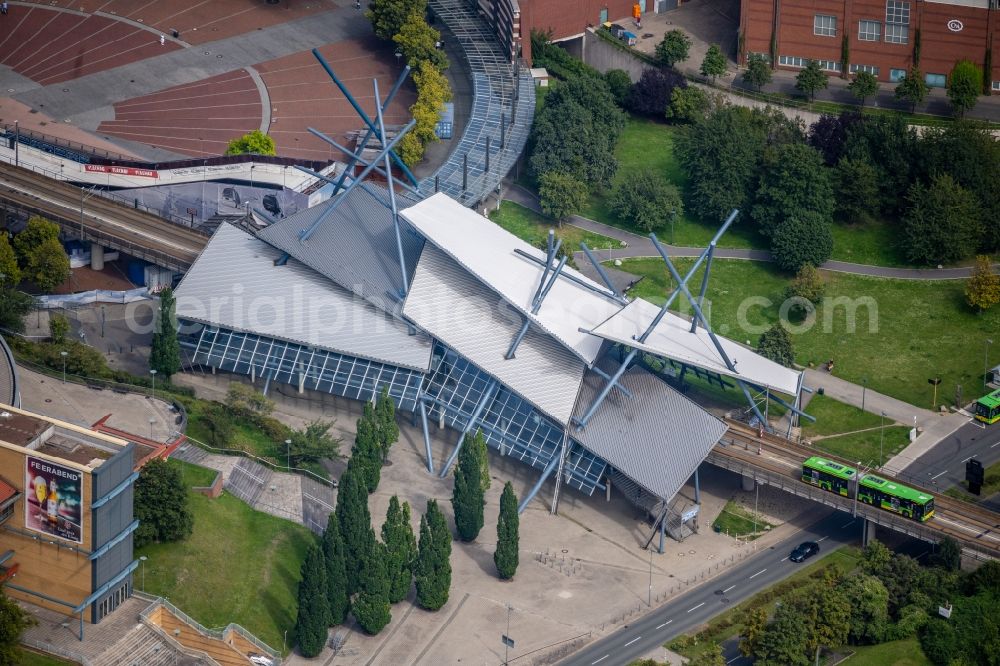 Oberhausen from above - Station building and track systems of the S-Bahn station on Place of Guten Hoffnung in Oberhausen at Ruhrgebiet in the state North Rhine-Westphalia, Germany