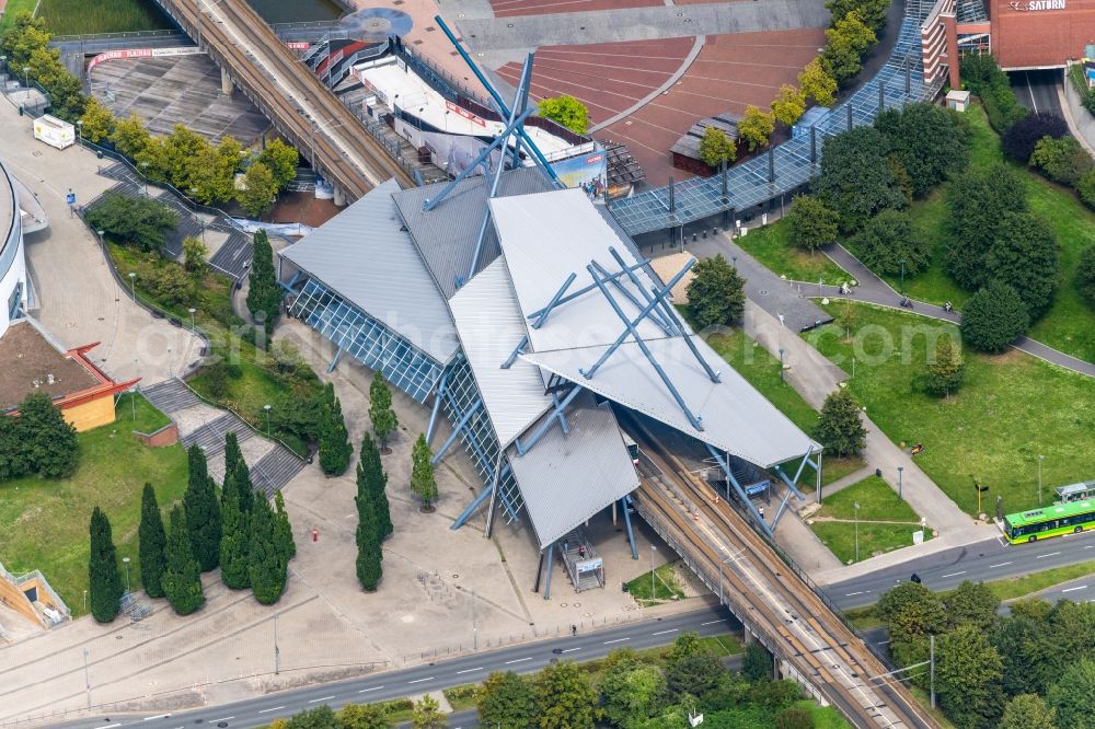 Oberhausen from the bird's eye view: Station building and track systems of the S-Bahn station on Place of Guten Hoffnung in Oberhausen at Ruhrgebiet in the state North Rhine-Westphalia, Germany