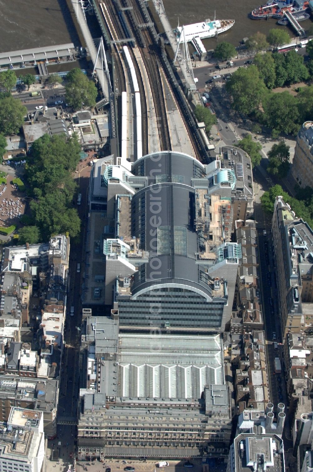 London from the bird's eye view: Sight on the Charing Cross railway station in the London borough City of Westminster in the centre of London. The railway station Charing Cross is the fifth busiest rail terminal of London