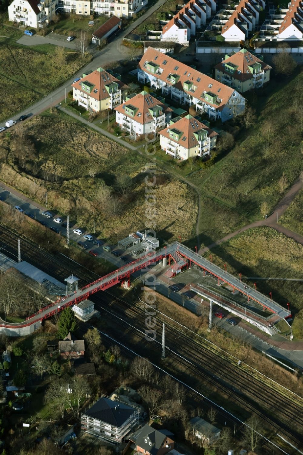 Aerial image Hohen Neuendorf - Station building and track systems of the S-Bahn station in Bergfelde in the state Brandenburg