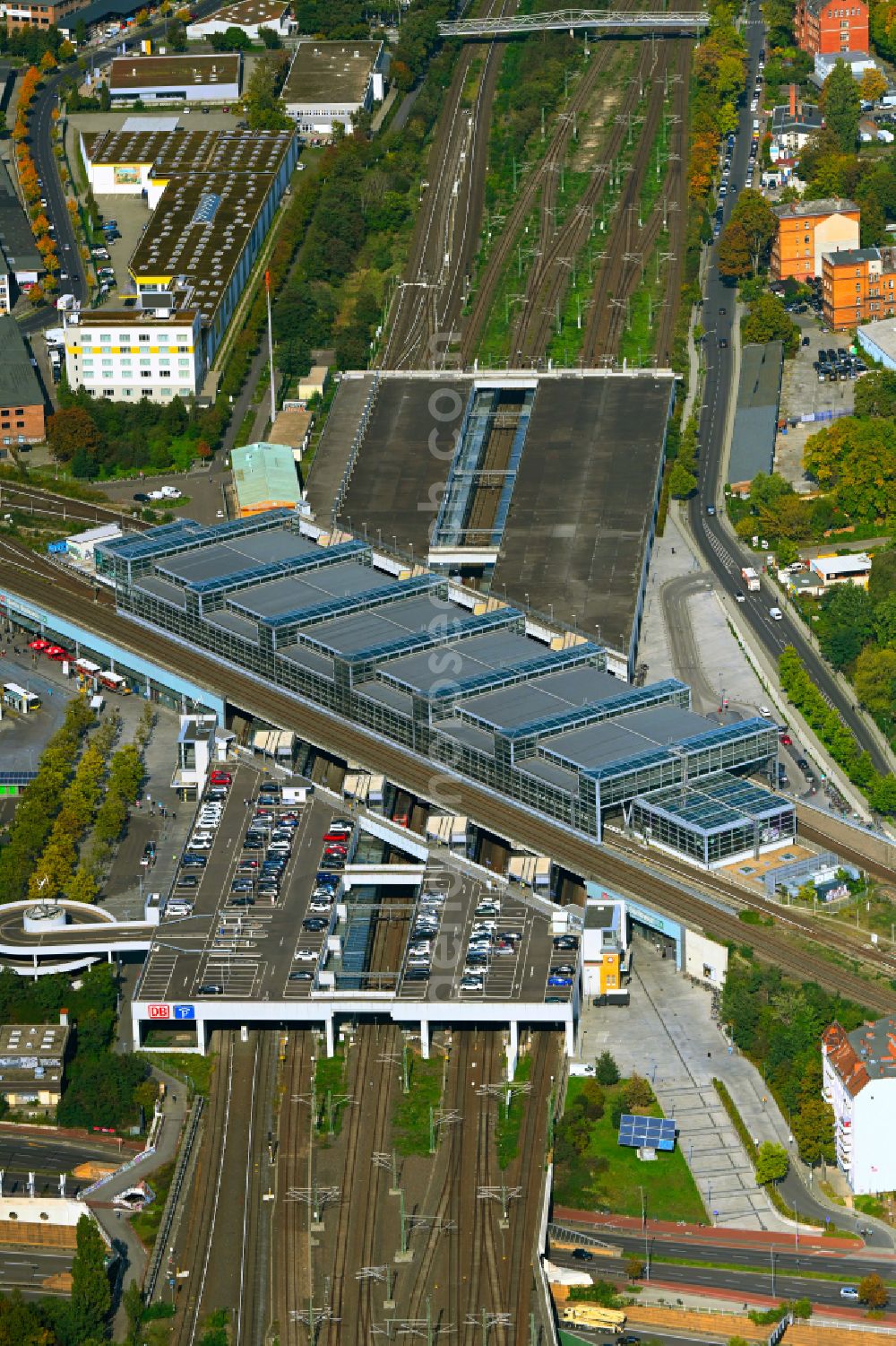 Berlin from the bird's eye view: Station building and track systems of the S-Bahn station Berlin Suedkreuz in the district Tempelhof-Schoeneberg in Berlin, Germany