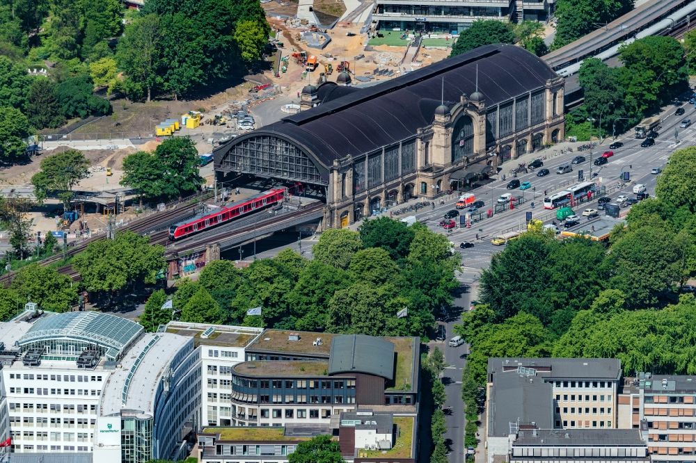 Aerial image Hamburg - Station building and track systems of the S-Bahn station Dammtor in the district Sankt Pauli in Hamburg, Germany