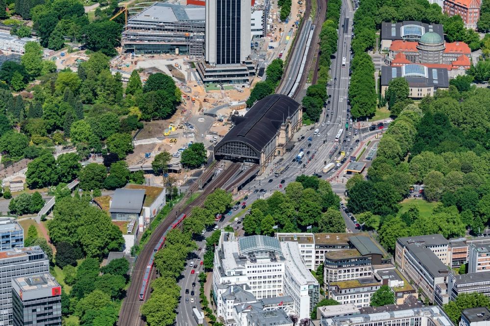 Aerial photograph Hamburg - Station building and track systems of the S-Bahn station Dammtor in the district Sankt Pauli in Hamburg, Germany
