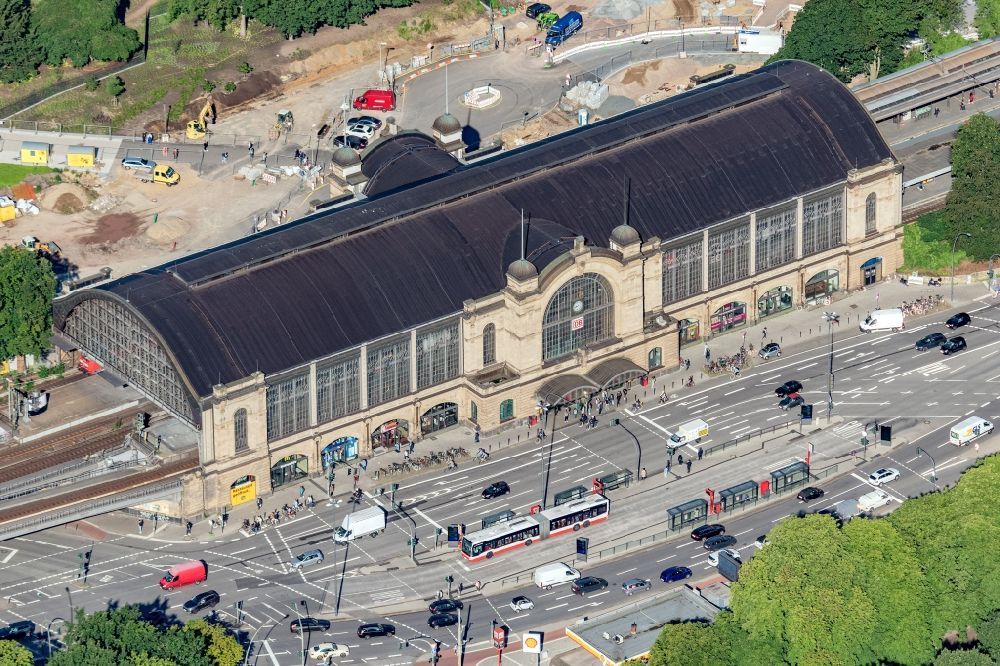 Hamburg from the bird's eye view: Station building and track systems of the S-Bahn station Dammtor in the district Sankt Pauli in Hamburg, Germany